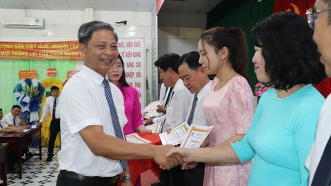Trung tâm Y tế Vĩnh Thuận tổ chức Hội nghị điển hình tiên tiến lần thứ I