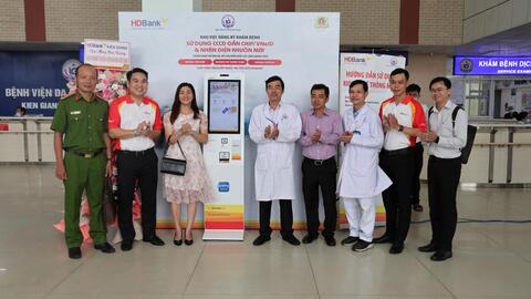 BÀN GIAO KIOSK Y TẾ THÔNG MINH TẠI BỆNH VIỆN SẢN NHI VÀ BỆNH VIỆN ĐA KHOA KIÊN GIANG